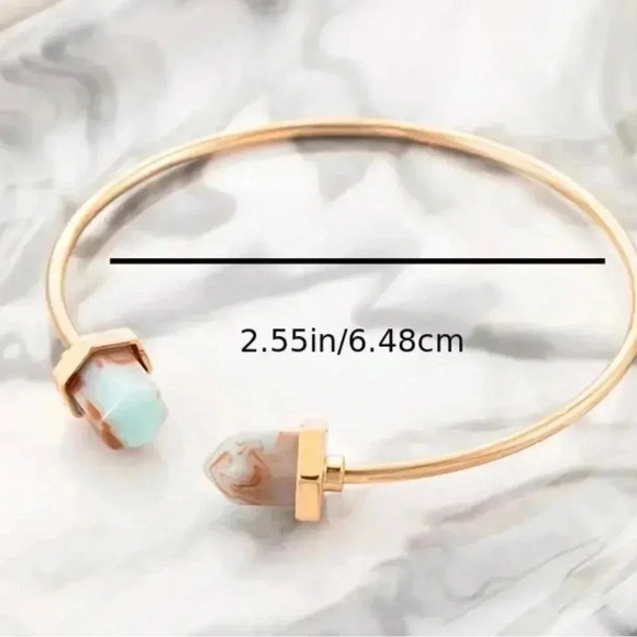 Minimalist hexagonal open bangle bracelet - Picture 3 of 4